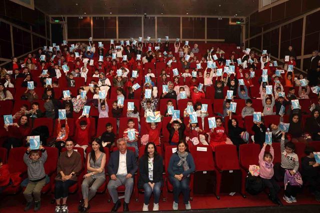 Minikler, Nilüfer'de Ebru Akkaş ile "Kızıl Kaptan" kitabını keşfetti