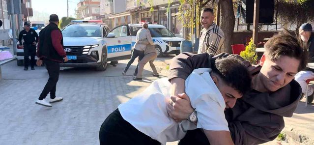 Edirne'de Polis Ekiplerine Davul Zurna Eşliğinde Sürpriz Kutlama Yapıldı