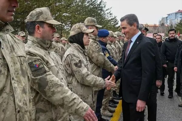 Vali Baruş, Ramazan Bayramı'nda Güvenlik Güçlerini Ziyaret Etti