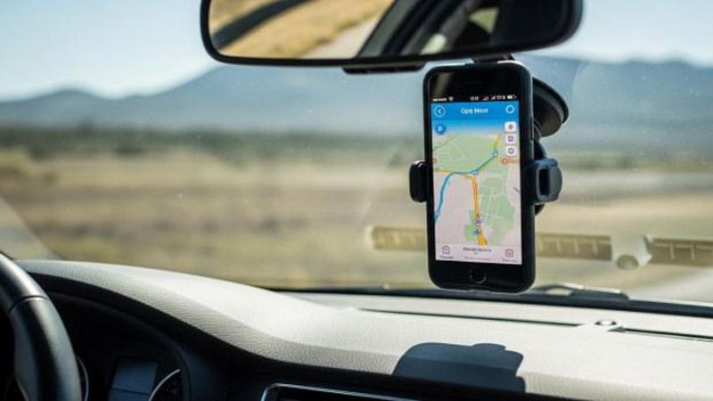 İçişleri Bakanlığı: Ön cama telefon koymak 2026'da yasak değil