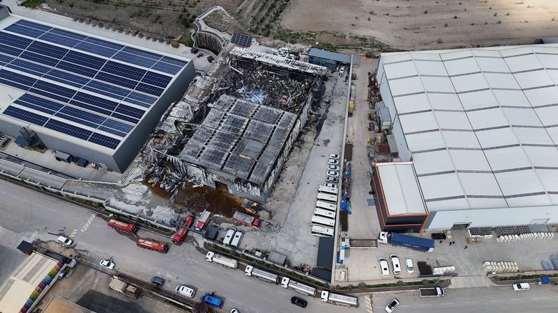 Sincan'daki Medikal Fabrikadaki Yangında Soğutma Çalışmaları Tamamlandı