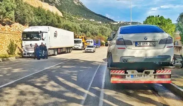 Antalya Kaş'ta Trafikte Kavga Eden Sürücülere 360 Bin Lira Ceza Kesildi