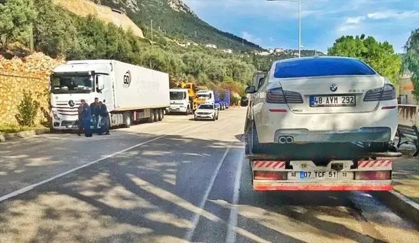 Antalya Kaş'ta Trafikte Kavga Eden Sürücülere 360 Bin Lira Ceza Kesildi