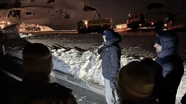 Hakkari Kara Yolu AFAD ve Karayolları Çalışmalarıyla Yeniden Ulaşıma Açıldı