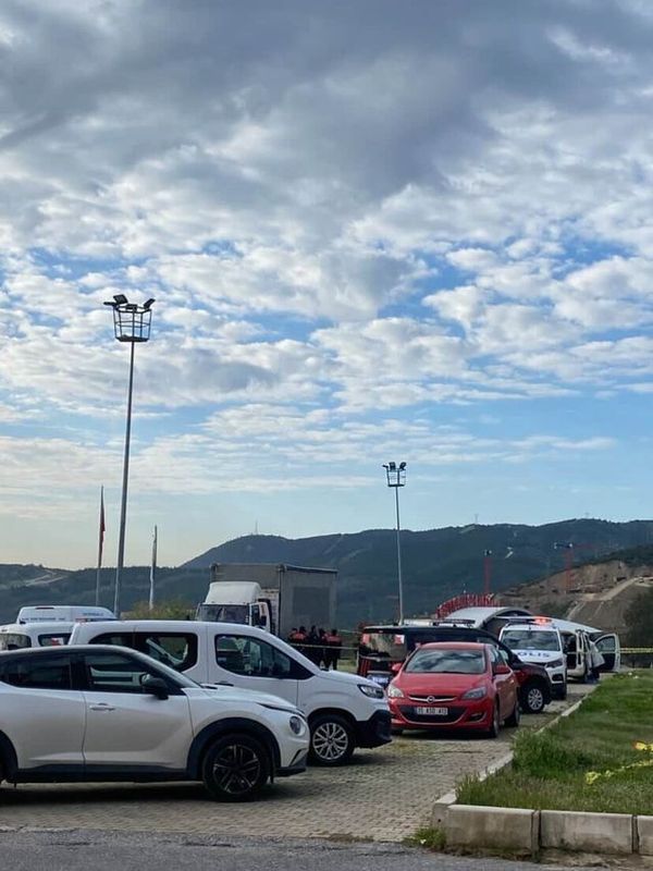 Karabağlar'da Silahlı Saldırı ve İntihar Girişimi: Bir Kadın Hayatını Kaybetti