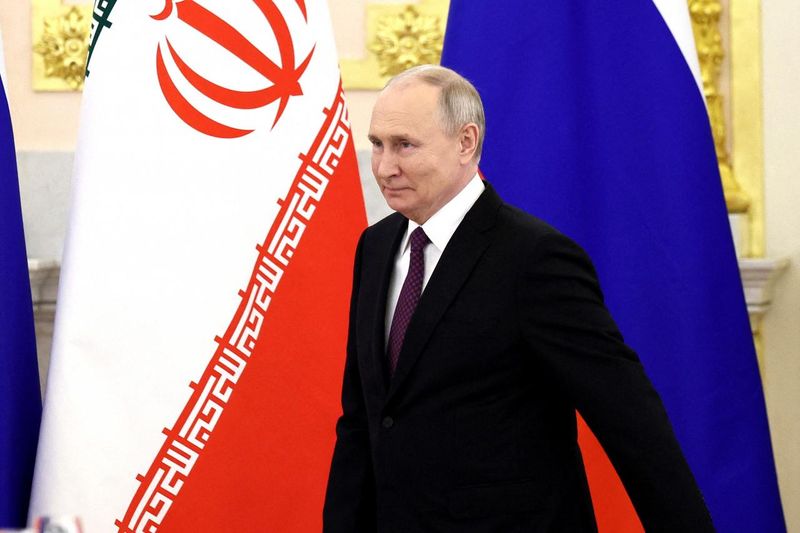 Putin, İran Cumhurbaşkanı Pezeşkiyan'a Devrim Yıldönümü Mesajı Gönderdi