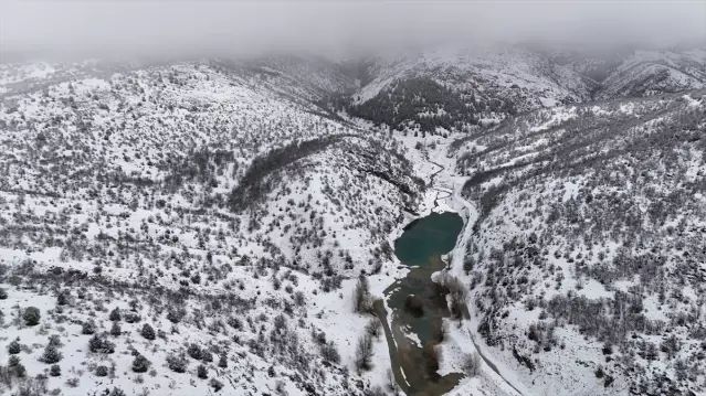 Isparta'da Kar Yağışı Beyaz Manzaralar Oluşturdu