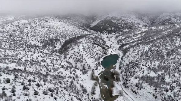 Isparta'da Kar Yağışı Beyaz Manzaralar Oluşturdu