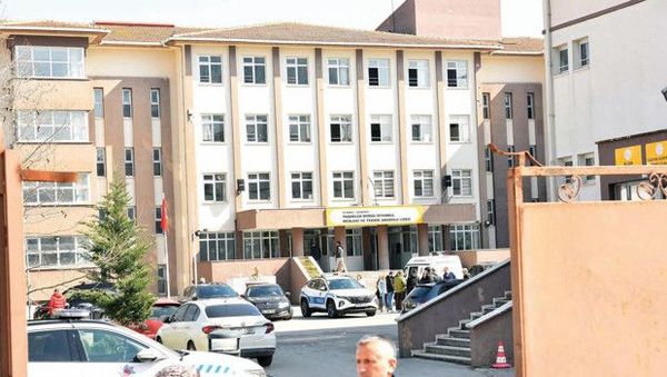 Çekmeköy’de Öğrencinin Öğretmenine Saldırısı: Bir Öğretmen Hayatını Kaybetti