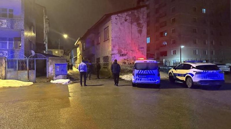 Erzurum'da Gece Yarısı Boğazı Kesilmiş Erkek Cesedi Bulundu