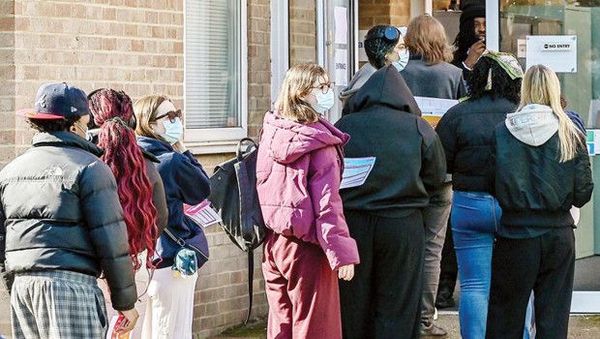 İngiltere’de Menenjit Vakalarında Endişe Artıyor