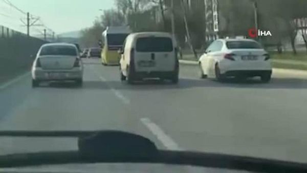 Bursa'da Makas Atan Sürücü Trafikte Korku Yarattı