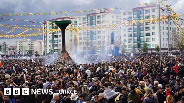 Diyarbakır'da Sağanak Altında Yüksek Katılımlı Nevruz Kutlamaları