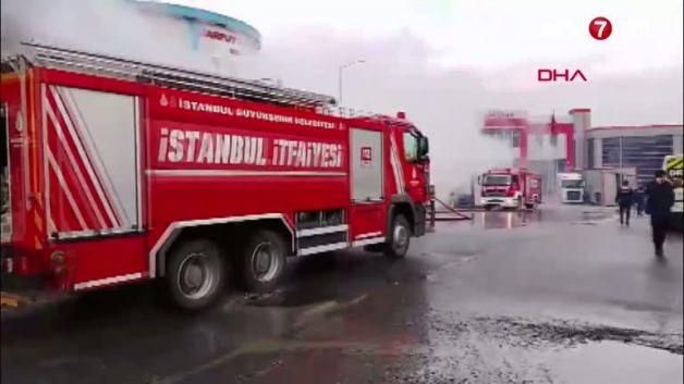 Silivri'deki Kozmetik Fabrikasında Çıkan Yangına İtfaiye Müdahalesi