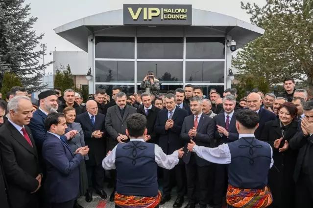 Milli Eğitim Bakanı Tekin'den CHP'ye Tosun Paşa Benzetmesi ve Eleştiriler