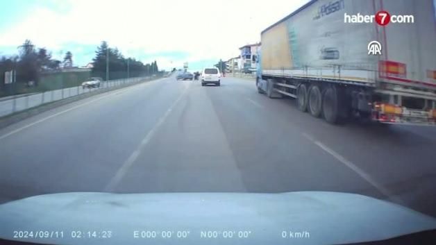 Karabük'te Otomobil Bariyere Çarptı: Kaza Anı Kameraya Yansıdı