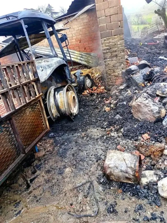 Güdül'de Yangında Ev, Otomobil ve Traktör Kullanılamaz Hale Geldi