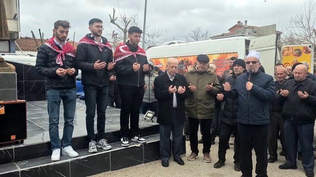 Edirne Küplü'de Kınalı Kuzular Dualarla Askerlik Yolculuğuna Uğurlandı