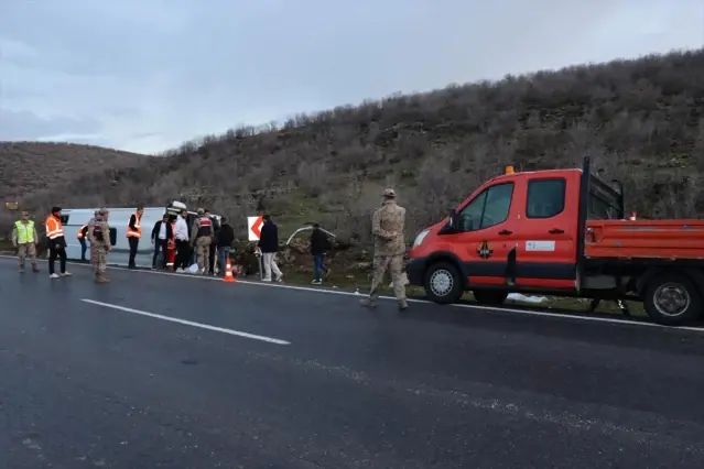 Midyat'ta Midibüs Devrildi: 24 Kişi Yaralandı