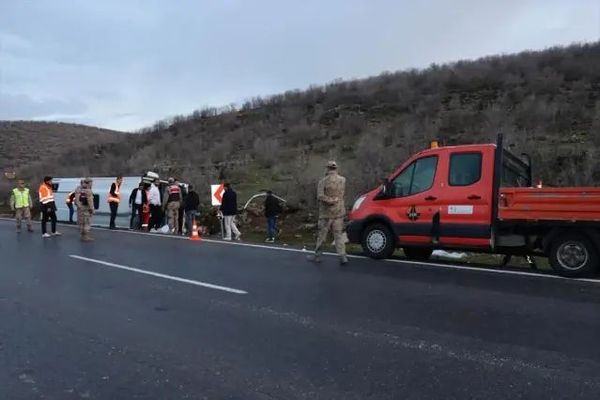 Midyat'ta Midibüs Devrildi: 24 Kişi Yaralandı