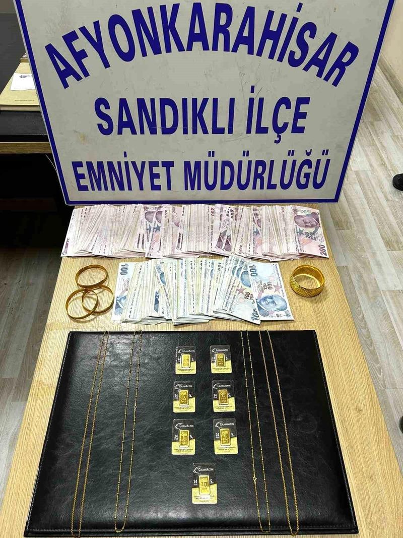 Kütahya'da Sahte Altın Satan Dolandırıcılar Sandıklı'da Yakalandı
