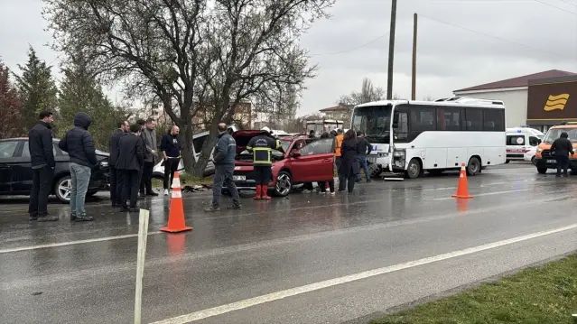 Kırklareli'de 6 Araçlı Zincirleme Kaza: 5 Kişi Yaralandı