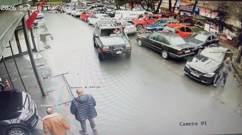 Maslak'ta Eski Ortağının İş Yerine Silahla Baskın: Tehdit Edip Soyundu