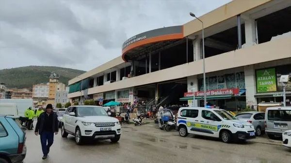 Bucak'ta Bıçaklı Çatışmada 5 Kişi Yaralandı