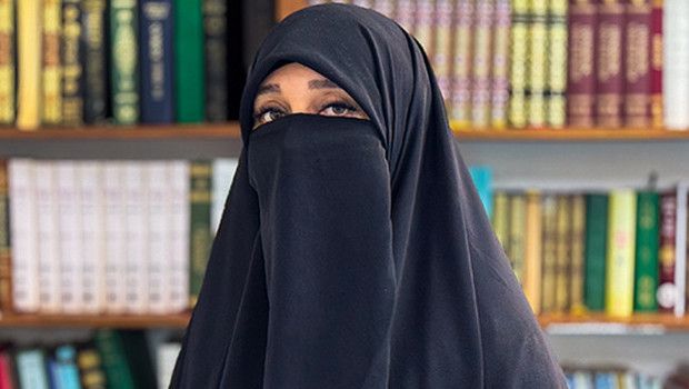 Lahey’deki Meryem, Kur’an’la Tanışarak Hayatını Değiştirdi ve İslam’ı Seçti