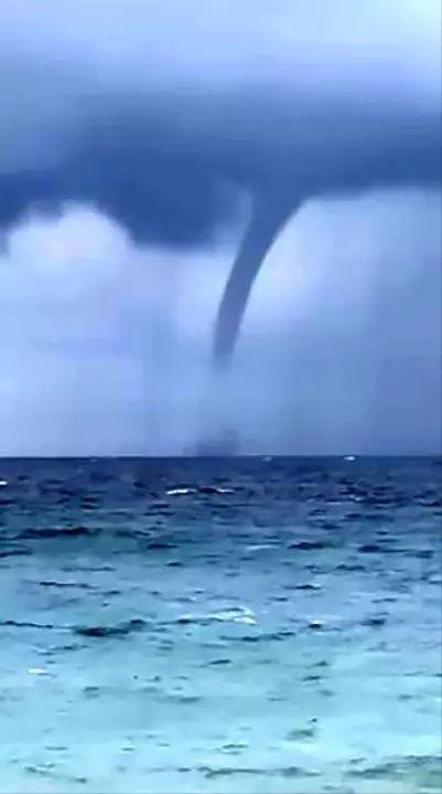 Kumluca Açıklarında Öğle Saatlerinde Denizde Hortum Görüldü