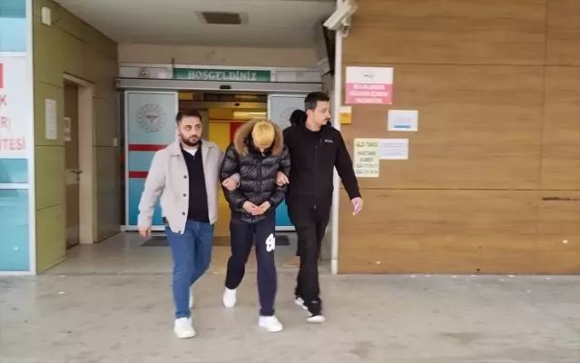 İnegöl'de Camide Küfürlü Şarkı Söyleyen Genç Tutuklandı