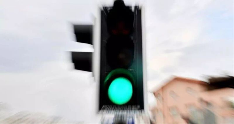 ABD'de Trafik Işıklarına Beyaz Renk Ekleniyor: Otonom Araçlar İçin Yeni Dönem