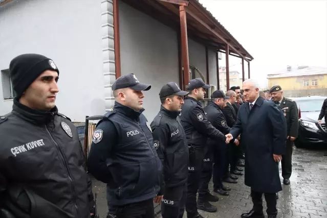 Vali Avni Çakır, Ramazan Bayramı’nda Güvenlik Güçlerini Ziyaret Etti