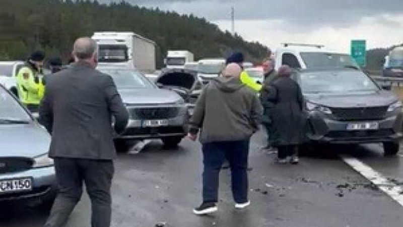 Bolu'da Yağmur Nedeniyle Zincirleme Kaza: 6 Kişi Yaralandı