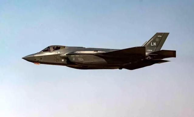 ABD'ye Ait F-35 Savaş Uçağı İran'da Hasar Görerek Acil İniş Yaptı