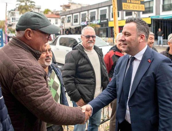 Başkan Vekili Demirtaş, Kuşadası Taksici Esnafıyla Sorunları Görüştü