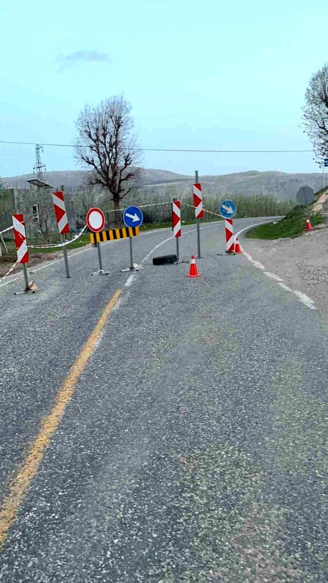 Adıyaman'da Sincik-Kahta Karayolu Göçük Nedeniyle Kapatıldı