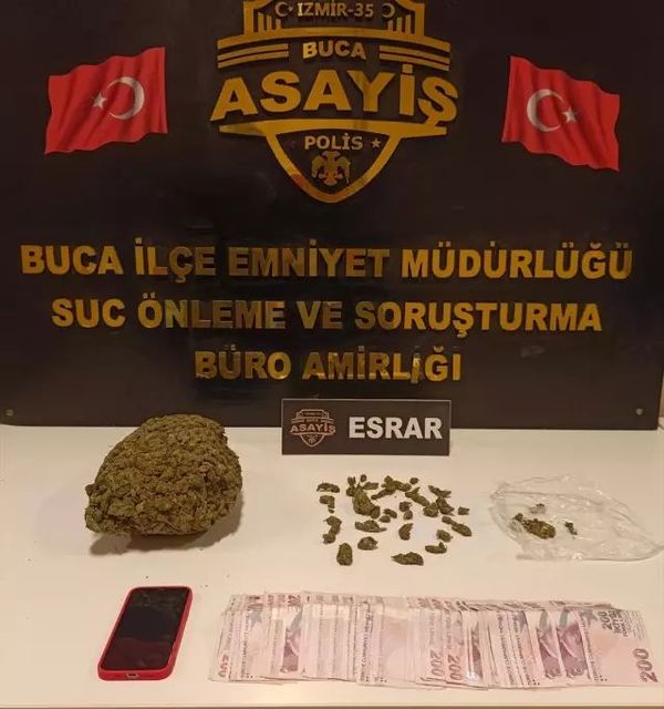 İzmir Buca'da Uyuşturucu Operasyonunda 1 Kilo 72 Gram Esrar Ele Geçirildi