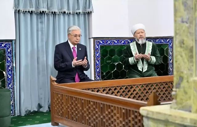 Tokayev, Türkistan'da Mayıs Ayında Olağanüstü TDT Zirvesi Düzenleneceğini Açıkladı