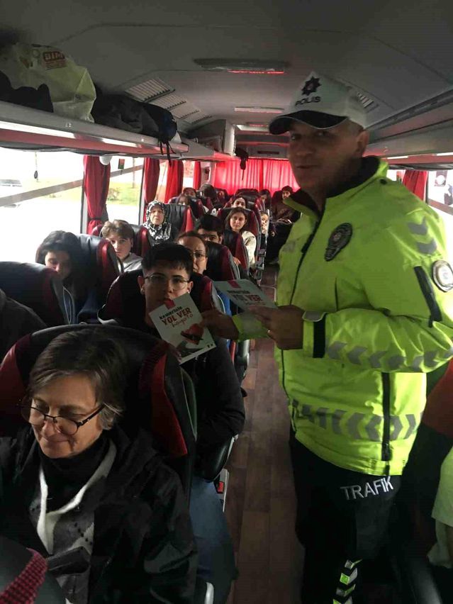 Burdur Otogarı'nda Emniyet Kemeri Kullanımı İçin Bilgilendirme Yapıldı