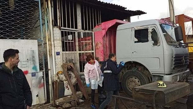 Tamir Edilen Damperin Devrilmesiyle 2 Kişi Öldü, 1 Kişi Ağır Yaralandı