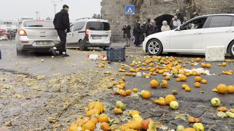 Diyarbakır'da Seyyar Satıcılar Zabıta Müdahalesine Tepki Gösterdi