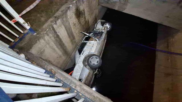 Eskişehir'de Kontrolden Çıkan Araç Sulama Kanalına Düştü: 2 Yaralı