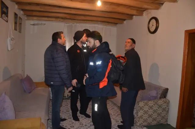 Muş'ta Heyelan Nedeniyle Bir Evde Çatlaklar Oluştu