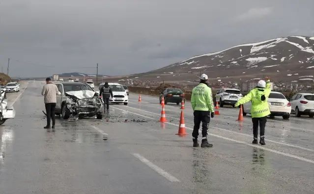 Sivas Yıldızeli’nde Zincirleme Kaza: 1 Ölü, 5 Yaralı