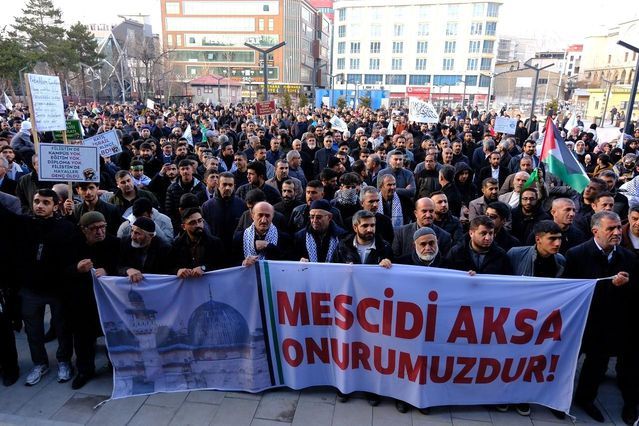 Van'da Binlerce Kişi Filistin'e Destek İçin Yürüdü