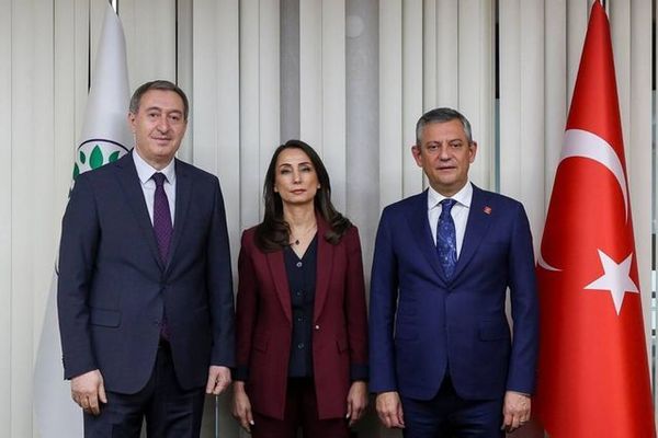 Özgür Özel, DEM Parti'yi Ziyaret Ederek Ara Seçim ve Demokrasi Konularını Görüştü