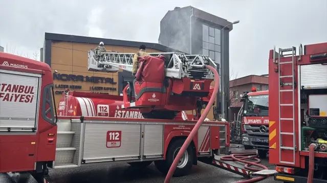 Ataşehir'de Metal İmalat Atölyesinde Çıkan Yangın Kontrol Altına Alındı