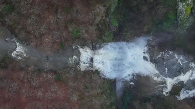 Suuçtu Şelalesi Son Yağışlarla Daha Güçlü Akıyor