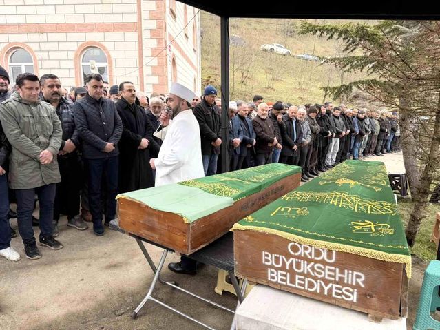 Kabadüz'de Otomobil Kazasında Baba ve Öğretmen Kızı Hayatını Kaybetti